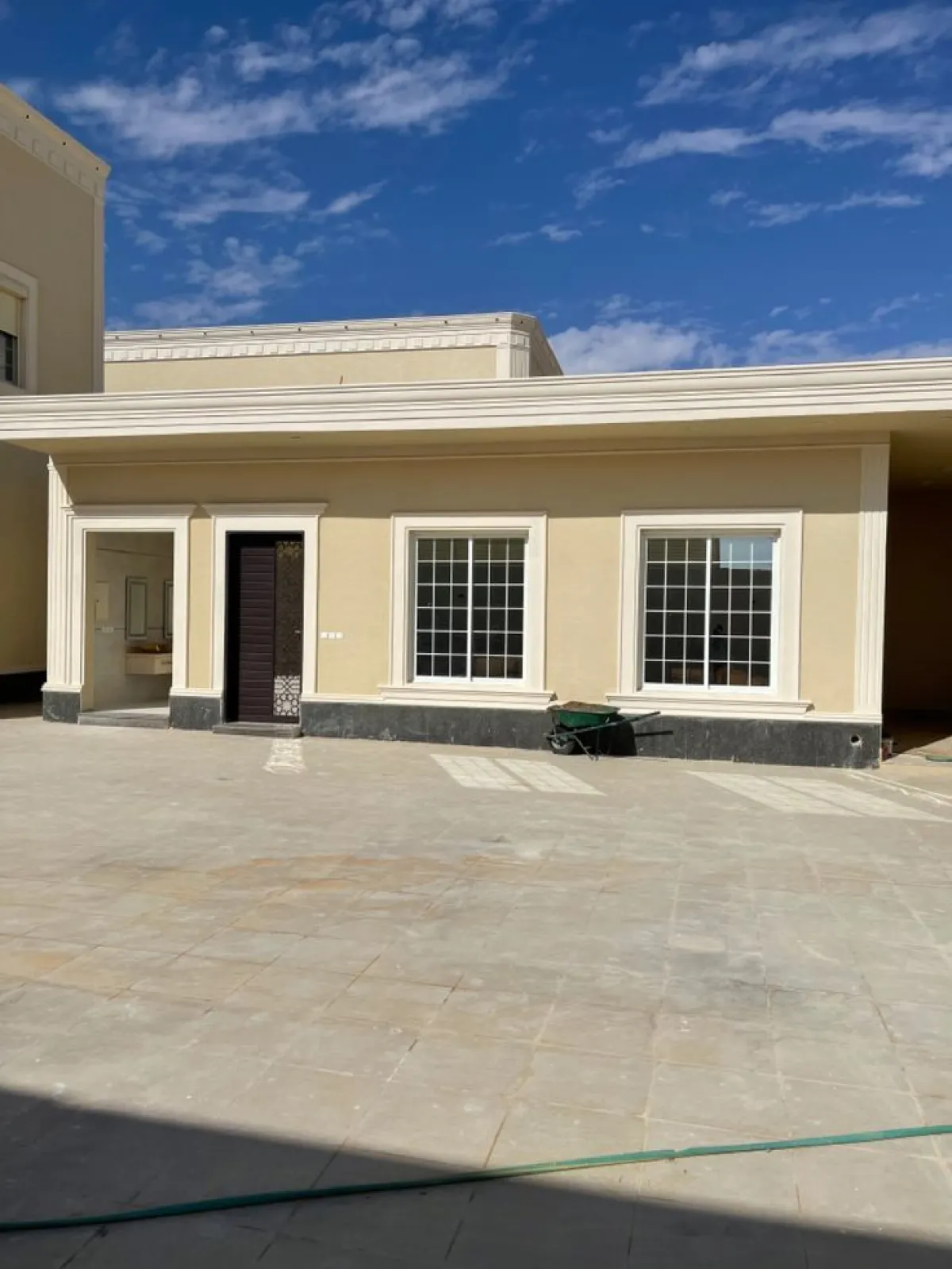 بناء ملاحق خارجية